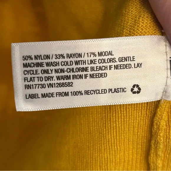 A New Day Mustard V-Neck Women’s Sweater Size M - Picture 4 of 5